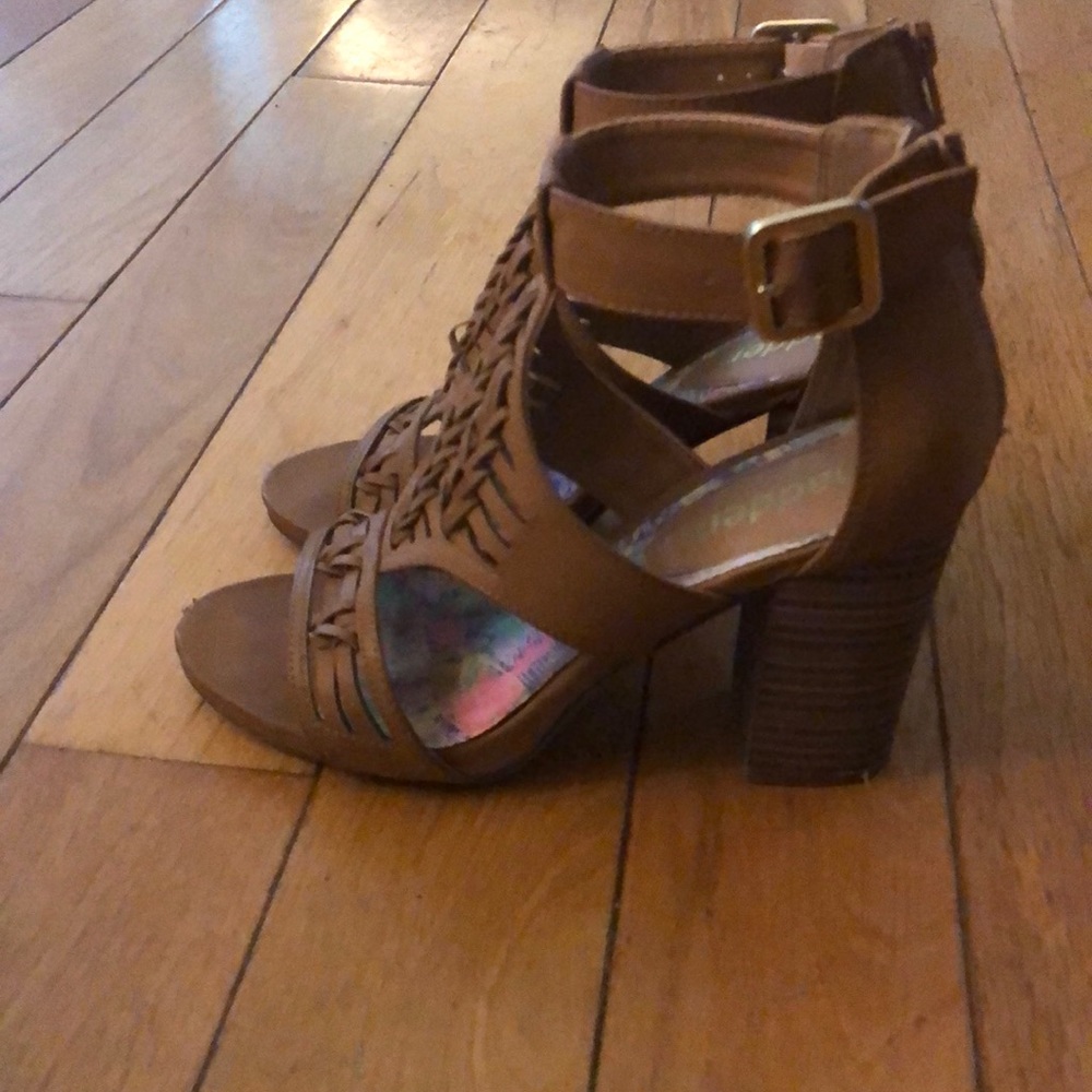 Madden Tan heels! - Picture 2 of 5